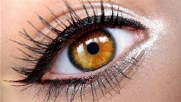 رسم العين بالمكياج