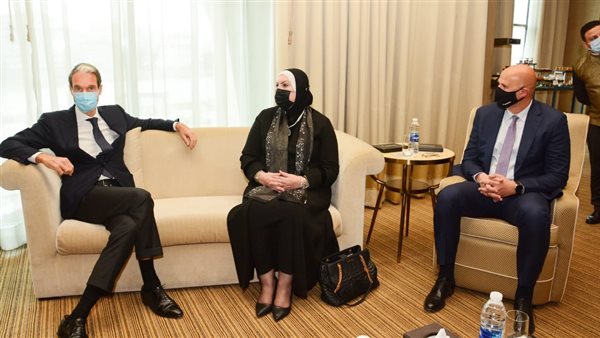 نفين جامع وزيرة التجارة