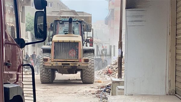 جانب من انهيار عقار