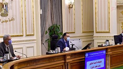 الحكومة: حظر إقامة أي تجمعات كبيرة في الأماكن المغلقة