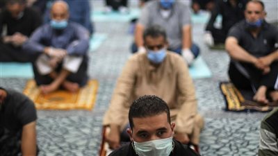 وزيرة الصحة: تحديد أماكن ثابتة للصلاة والالتزام بالمسافة الجسدية عند الجلوس والوقوف