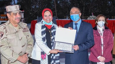 محافظ الإسكندرية يكرم الأمهات المثاليات خلال احتفالية 