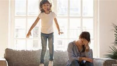 خطوات أساسية لتربية أبناء أسوياء نفسًيا (فيديو)