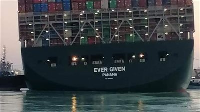  بدء التحقيقات في حادث السفينة البنمية الجانحة بقناة السويس 