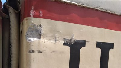 اصطدام قطار مطروح بسيارة نقل بالقرب من منطقة مرغم بالإسكندرية (صور وفيديو)