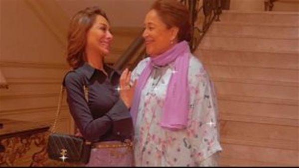 بسمة وهبة ووالدتها