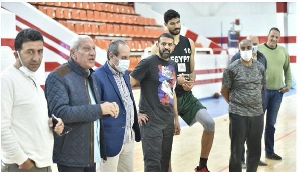 رئيس الزمالك مع فريق