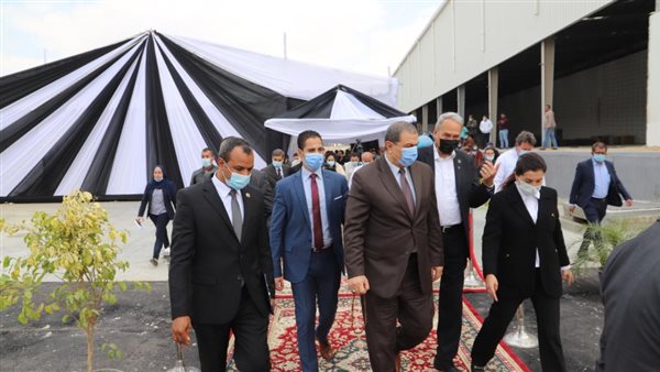  وزير القوى العاملة