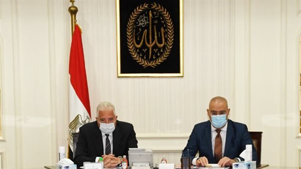 وزير الإسكان ومحافظ