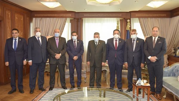 وفد للفريق أسامة