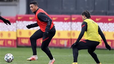 مصطفى محمد يشارك في مران جالطة سراي (صورة)