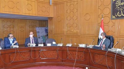 محافظ الإسماعيلية يناقش استعدادات انطلاق الدورة الـ 22 لمهرجان السينما الدولي للأفلام التسجيلية