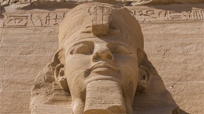 قبل نقلها.. الآثار تروج لـ4 ملوك ضمن موكب 