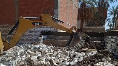 إزالة 4 حالات تعدًّ على الأراضي الزراعية وبناء بدون ترخيص بمدينة سنورس في الفيوم (صورة)