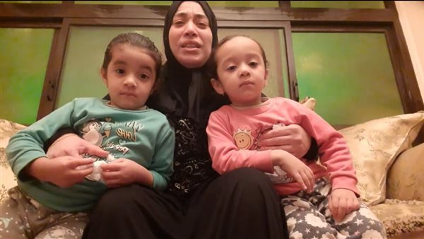 السيدة وطفلتاها