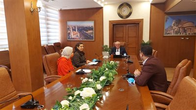 محافظ بورسعيد يتابع سير العمل بـ