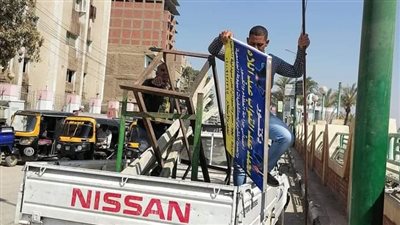 رئاسة ديروط بأسيوط تشن حملة لإزالة اليفط والإعلانات من الشوارع