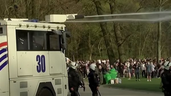 تفريق حفل مزيف في