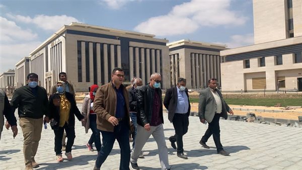 مسئولو وزارة الإسكان