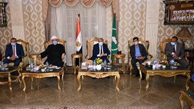 محافظ المنيا يستقبل وزير الشباب والرياضة بديوان المحافظة (صور)