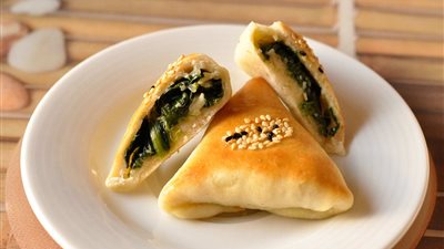 طريقة سهلة وسريعة لعمل  فطائر السبانخ بالمنزل