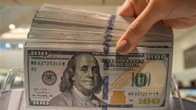 الدولار يرتفع في تعاملات محدودة بدعم نتائج الوظائف الأمريكية