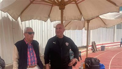 رئيس الزمالك يطمئن على البعثة في الجزائر قبل مواجهة المولودية 