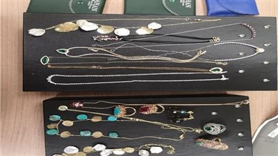 جمارك مطار القاهرة الدولي تضبط محاولة تهريب مشغولات ذهبية مرصعة بفصوص الألماس والأحجار الكريمة