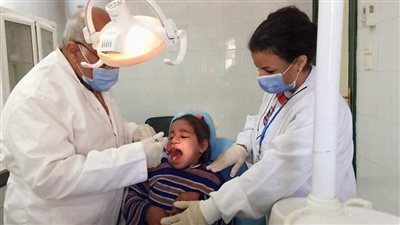 فحص وعلاج 1634 شحصًا خلال قافلة طبية بقرية دلجا بالمنيا