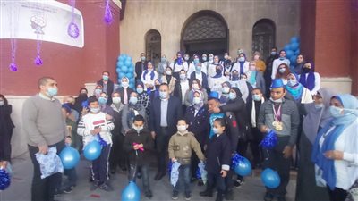 رئيس جامعة الإسكندرية يشارك في وقفة تضامنية مع أطفال العالم المصابين بـ