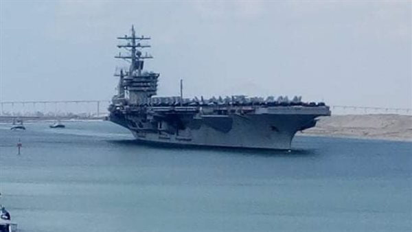 لحظة عبور حاملة الطائرات