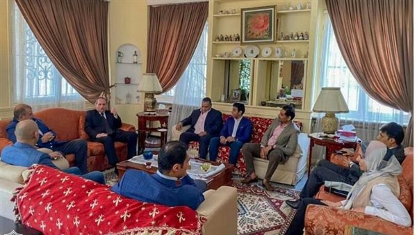 مأدبة غداء لبعثة