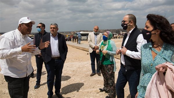 وزير السياحة والأمين