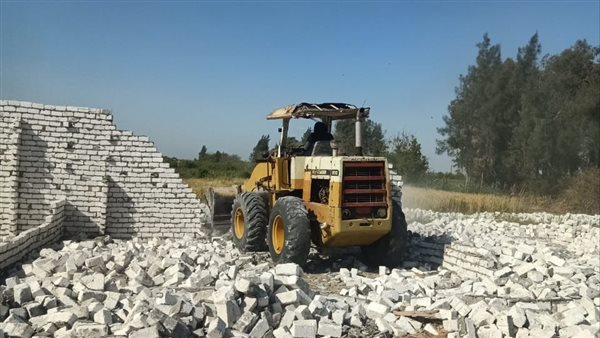 إزالة تعديات بالبحيرة