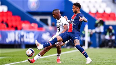 نيمار يتشاجر مع تياجو ديجالو بعد الهزيمة أمام ليل بالدوري الفرنسي (فيديو) 