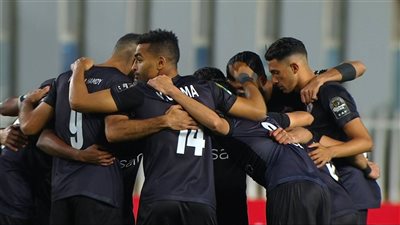 الشوط الأول.. الزمالك يتقدم على مولودية الجزائر بهدفي أوباما وشيكابالا 
