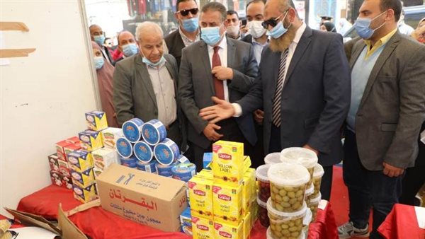 المحافظ خلال الافتتاح