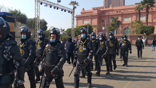 نقل موكب المومياوات