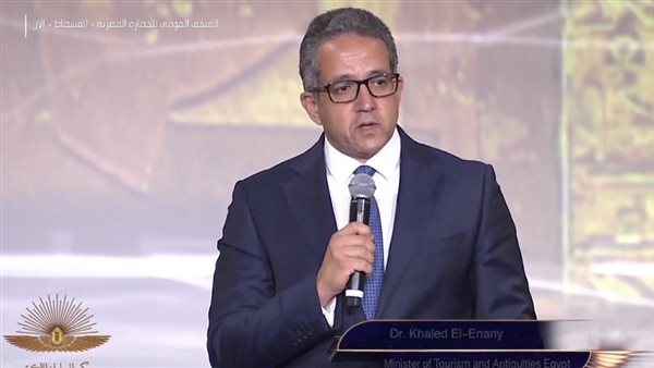 وزير الآثار