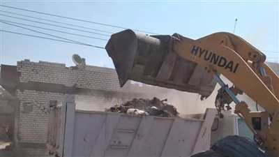 رفع 40 طنًّا من المخلفات الصلبة والقمامة لتوفير جو صحي ونظيف بالمنيا