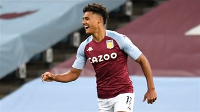 رغم رفض أستون فيلا.. مانشستر يونايتد يتمسك بالتعاقد مع أولي واتكينز