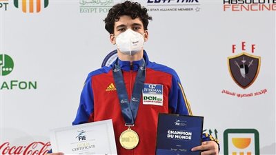 الروماني سوفار يتوج بذهبية سلاح السيف للناشئين ببطولة العالم بمصر