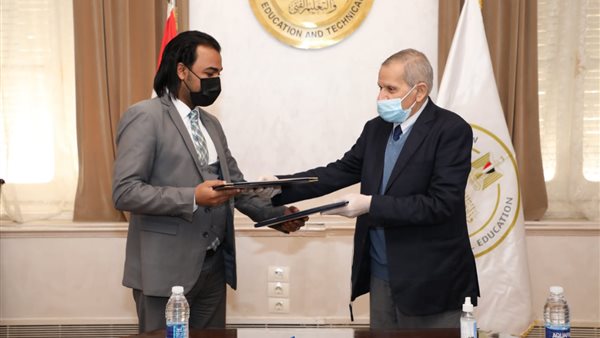 جانب من توقيع البرتوكول