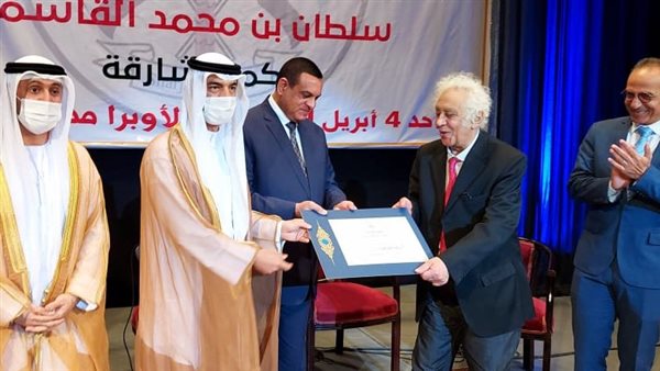 ملتقى الشارقة يكرم