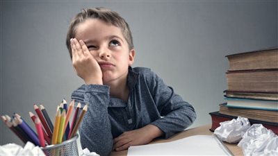 كيف تساعد طفلك في زيادة نسبة الاستيعاب.. استشاري تعديل سلوك يوضح