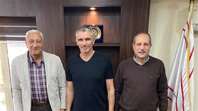 رئيس لجنة الزمالك يحضر التدريبات.. ويعقد جلسة مع كارتيرون استعدادًا لمواجهة تونجيث 
