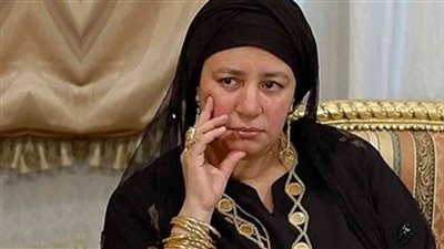 آيتن عامر تجد حسابًا موثقًا لعبلة كامل على 