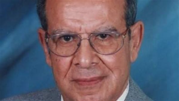 الدكتور أحمد سالم