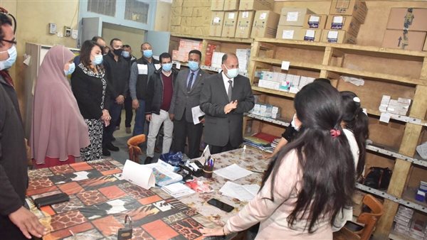 محافظ أسيوط بمخزن