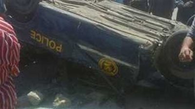 انقلاب سيارة شرطة على الطريق الصحراوي الشرقي بأسيوط